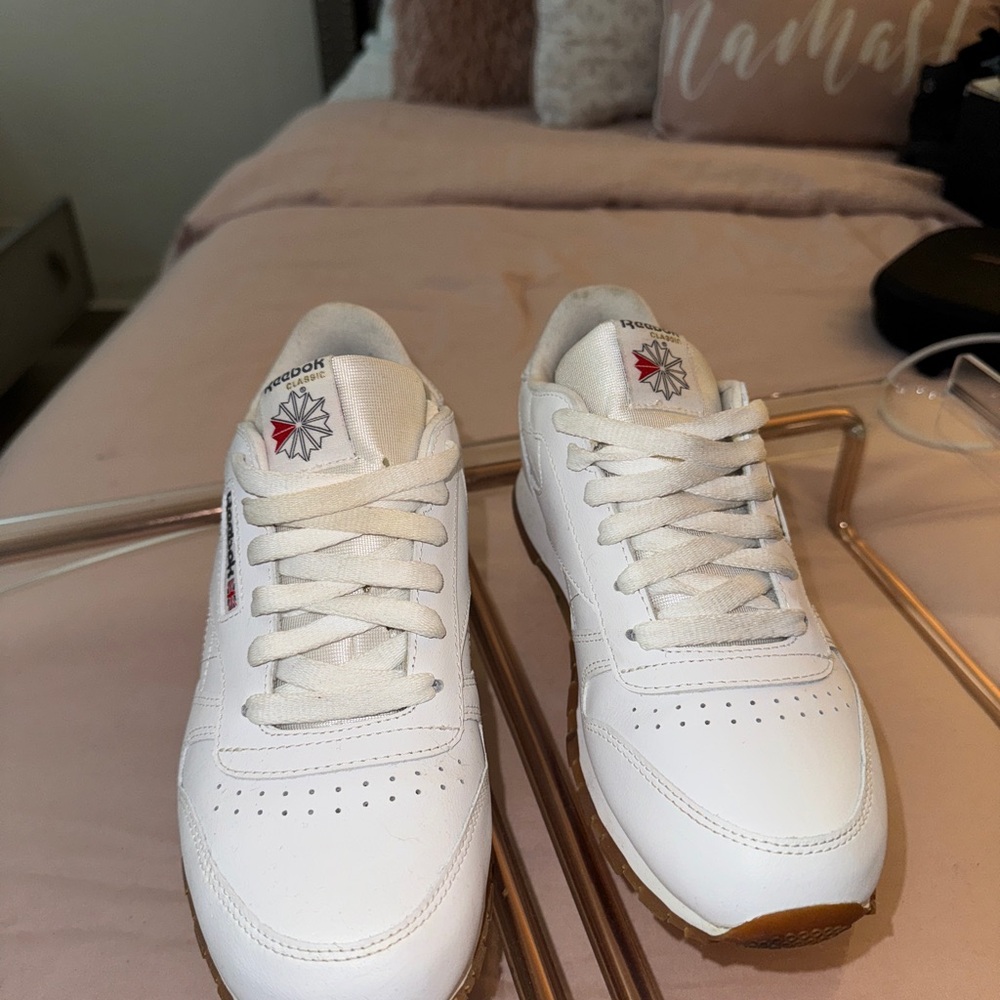 Reebok White Classic Sneakers Low-Top Versatile